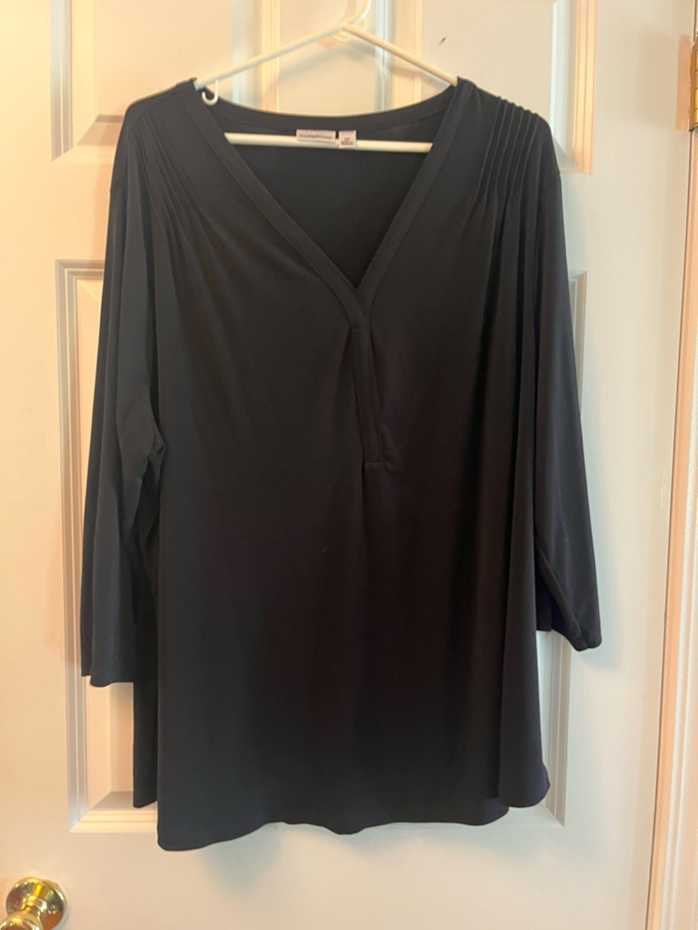 croft & barrow Black V-Neck Long Sleeve Pleated Shoulder Top